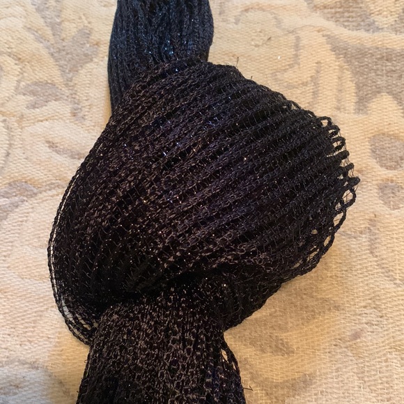 Two Elegant Scarfs Bundle NWT - Picture 4 of 9